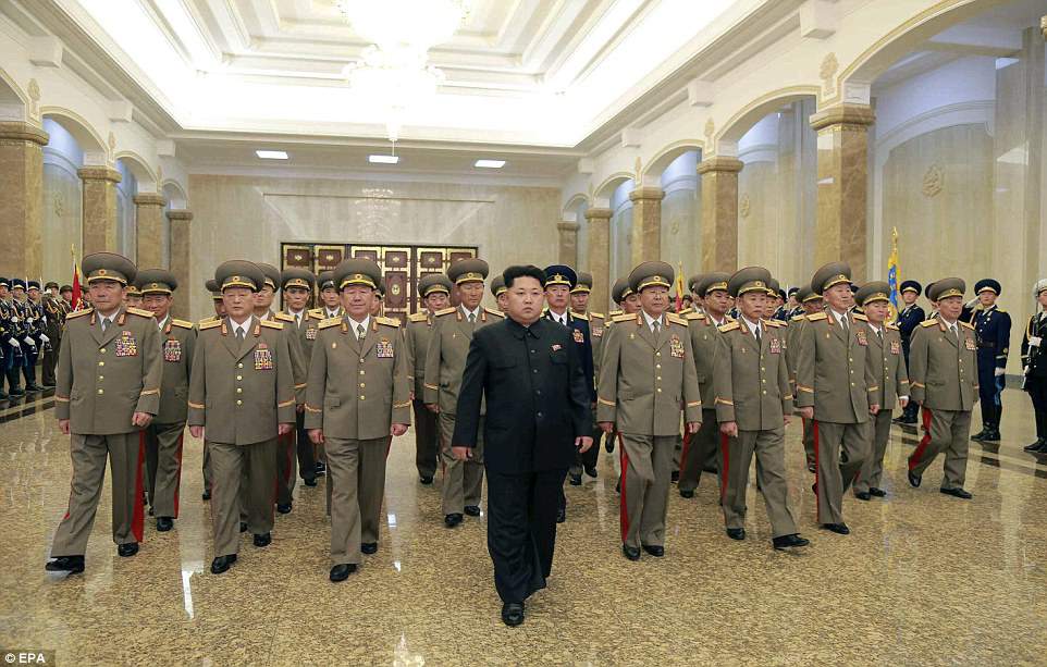 2B8B399E00000578-3205700-Marching_to_war_Kim_Jong_Un_arrives_at_the_Kumsusan_Palace_of_th-a-4_1440147979949__1502870826_47.31.10.27