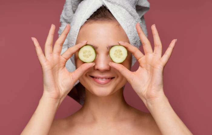 how to remove dark circles under eyes permanently
Cucumber compress for eyes dark circle 
readersride.com