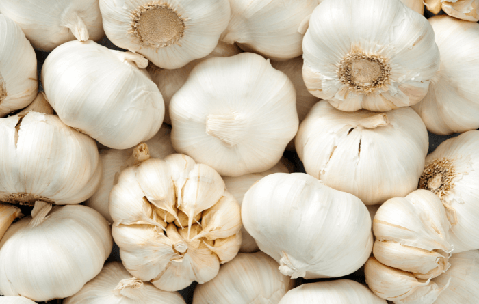10 Delicious Heart-Healthy Foods to Incorporate into Your Diet
Garlic
readersride.com
